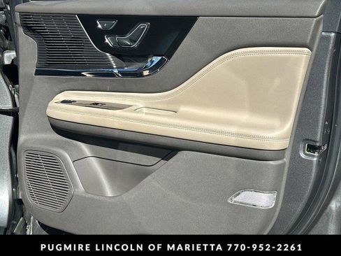 Used 2022 Lincoln Corsair Standard w/ Premium Package image 32