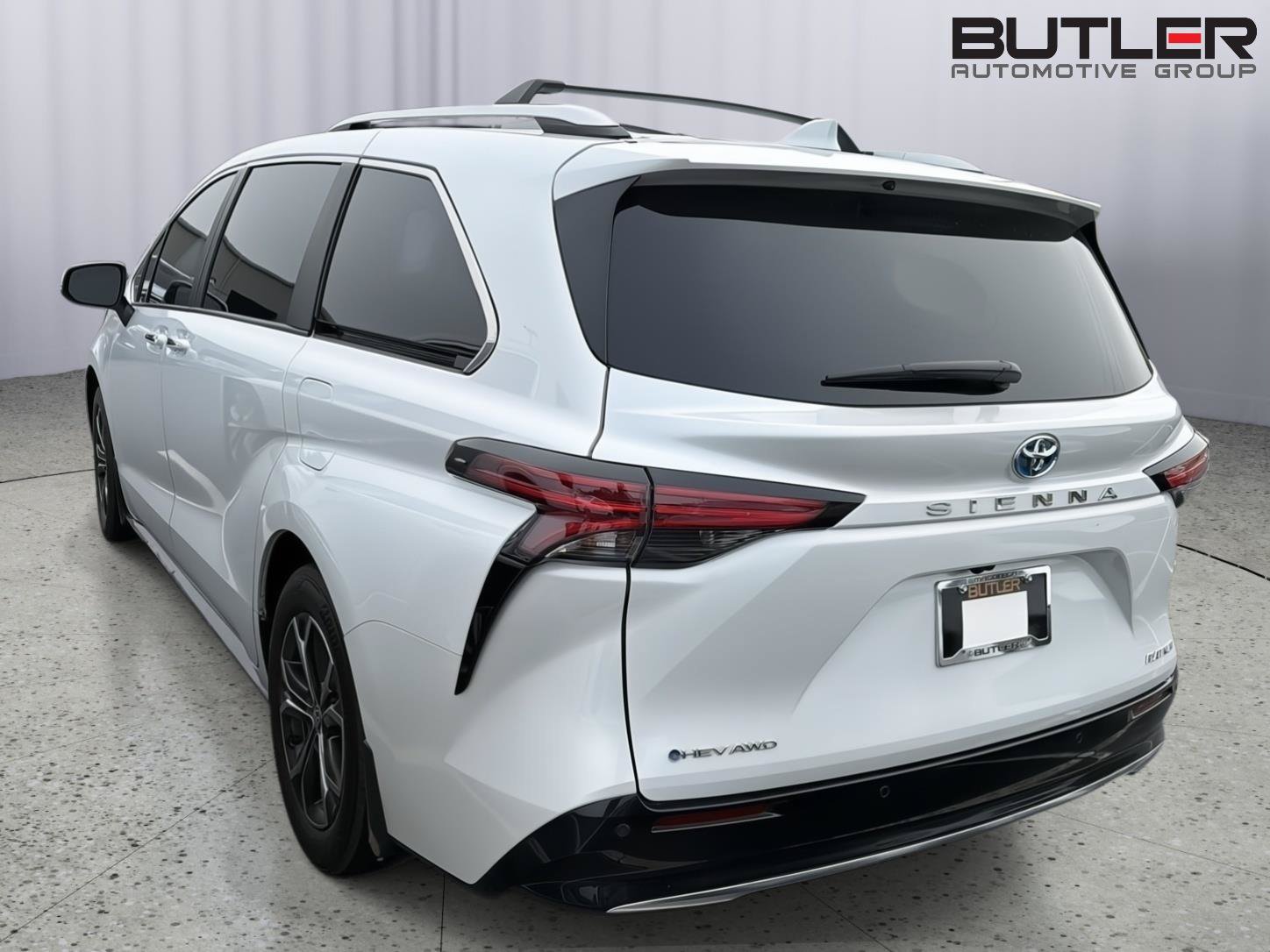 Used 2025 Toyota Sienna Platinum AWD/4WD image 10