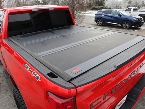 Used 2020 Chevrolet Silverado 1500 Custom w/ Custom Value Package image 9