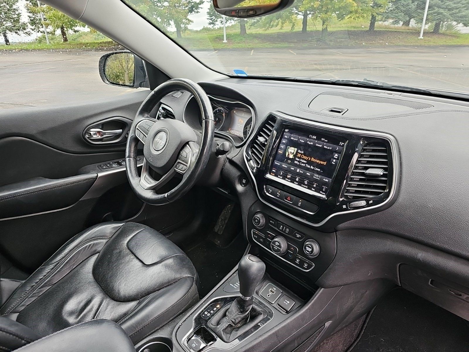 Used 2019 Jeep Cherokee Limited w/ Luxury Group AWD/4WD image 13