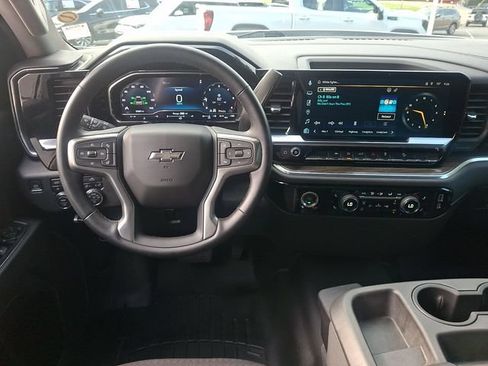 Used 2023 Chevrolet Silverado 1500 RST w/ Z71 Off-Road Package AWD/4WD image 11