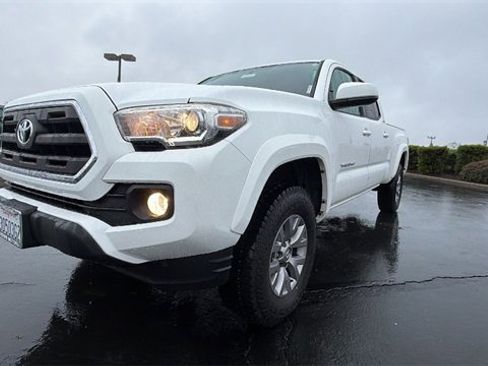 Used 2017 Toyota Tacoma SR5 image 9