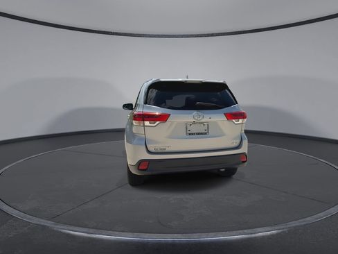Used 2017 Toyota Highlander XLE FWD image 7