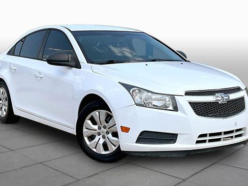 Used 2013 Chevrolet Cruze LS FWD image 3