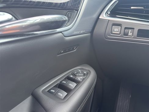 Certified 2025 Cadillac XT6 Premium Luxury image 32