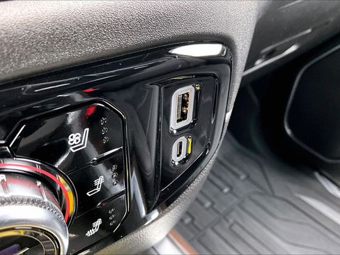 Used 2025 GMC Sierra 3500 SLT w/ SLT Premium Package image 29