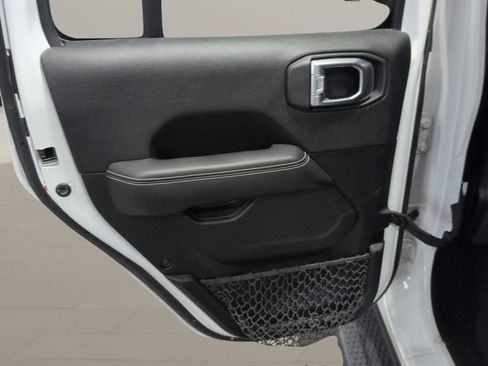 Used 2020 Jeep Wrangler Unlimited Sahara w/ Uconnect 4C Nav & Sound Group AWD/4WD image 18
