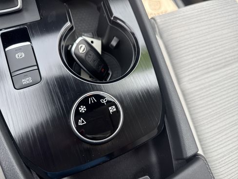 Used 2023 Nissan Rogue SV image 18