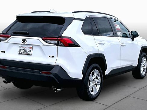 Used 2021 Toyota RAV4 XLE w/ Carpet Mat Package (TMS) FWD image 12