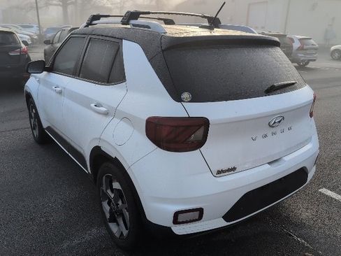 Used 2023 Hyundai Venue Limited w/ Cargo Package image 16