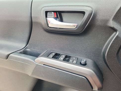 Used 2022 Toyota Tacoma TRD Sport w/ Advanced Technology Package AWD/4WD image 6