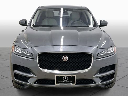 Used 2017 Jaguar F-PACE Prestige image 3