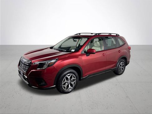 Used 2023 Subaru Forester Premium image 2