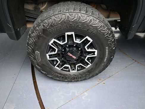 Used 2024 GMC Sierra 2500 AT4X AWD/4WD image 27
