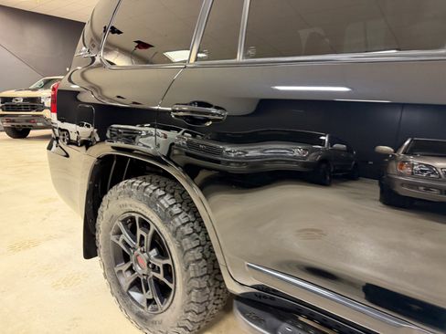 Used 2018 Toyota Land Cruiser image 19