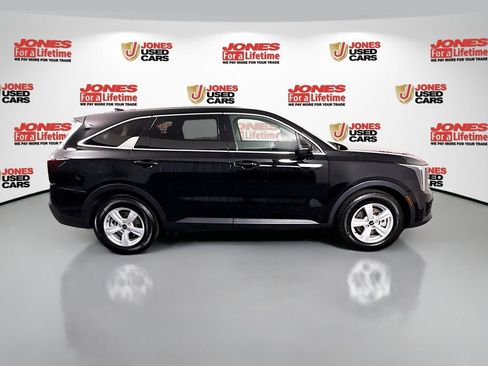 Certified 2025 Kia Sorento LX FWD image 17