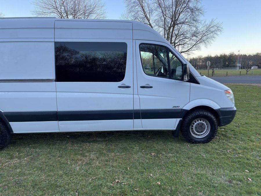 Used 2011 Freightliner Sprinter 2500 RWD image 25