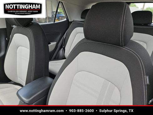 Used 2025 Hyundai Venue SEL image 24