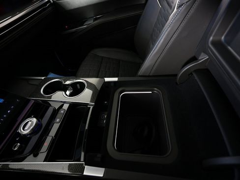 Used 2025 Cadillac Escalade V w/ LPO, ONYX Package image 39