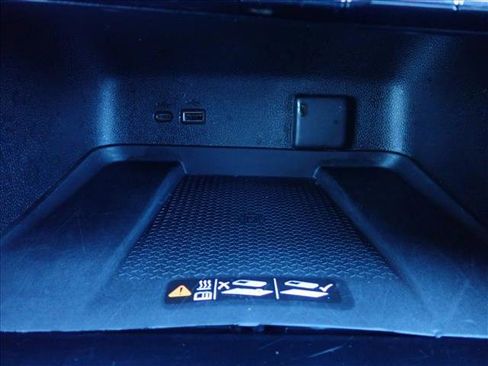 Used 2025 Chevrolet Traverse LT image 23