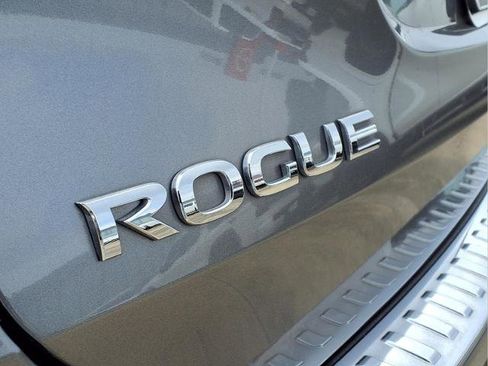 Certified 2019 Nissan Rogue SV image 10