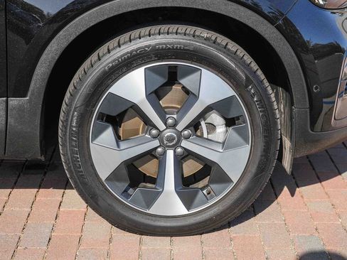 Used 2026 Volvo XC40 B5 Plus AWD/4WD image 11
