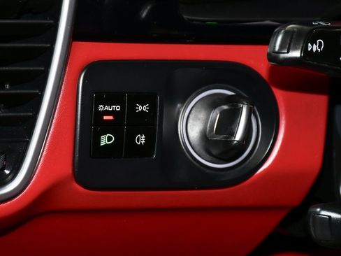 Used 2021 Porsche Cayenne Turbo w/ Assistance Package image 17