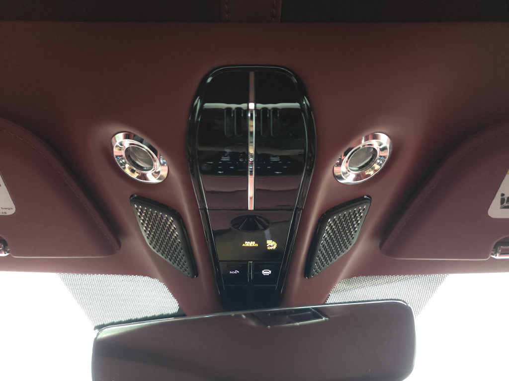 Used 2025 Aston Martin DB12 Coupe RWD image 30