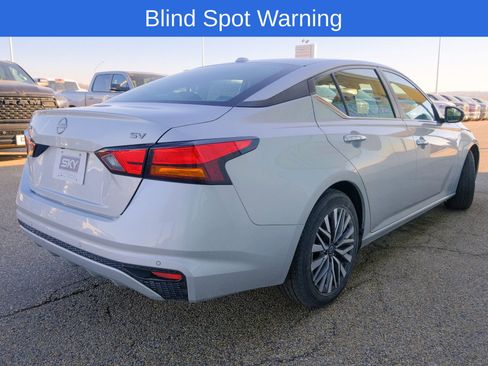 Used 2024 Nissan Altima 2.5 SV image 8