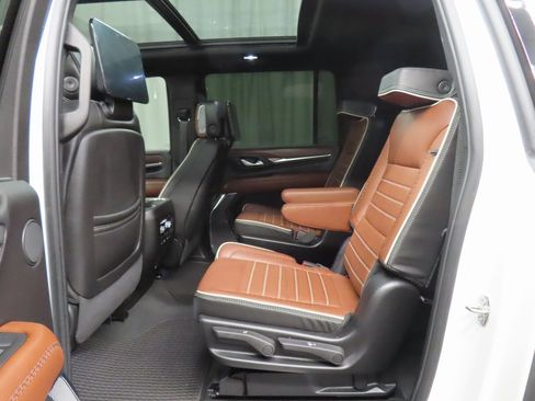 Used 2024 GMC Yukon XL Denali Ultimate image 10