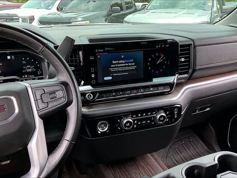 Used 2023 GMC Sierra 1500 SLT AWD/4WD image 9