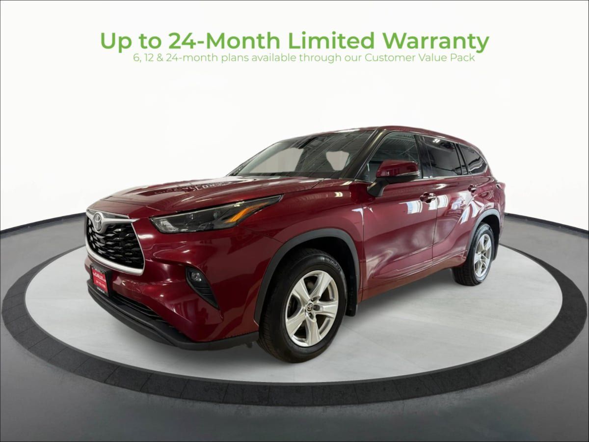 Used 2022 Toyota Highlander LE AWD/4WD image 3