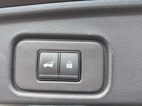 Used 2025 Nissan Pathfinder SV AWD/4WD image 35