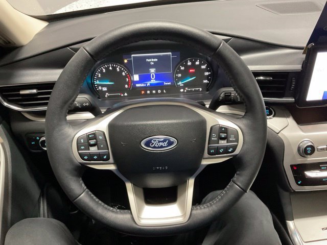 Used 2024 Ford Explorer XLT w/ Equipment Group 202A AWD/4WD image 32
