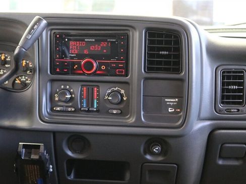 Used 2005 GMC Sierra 2500 SLE w/ Heavy-Duty Power Package AWD/4WD image 85