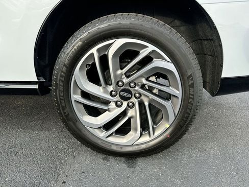 New 2025 Lincoln Navigator Reserve image 6