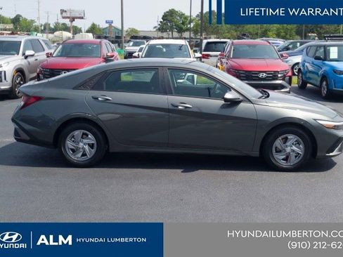New 2026 Hyundai Elantra SE FWD image 5