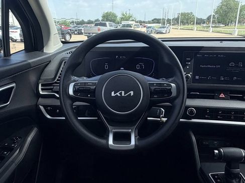 Used 2025 Kia Sportage LX FWD image 12