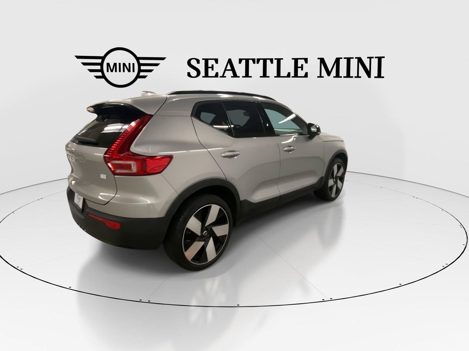 Used 2023 Volvo XC40 Recharge Ultimate w/ Protection Package Premier AWD/4WD image 11