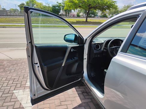 Used 2014 Toyota RAV4 XLE AWD/4WD image 7