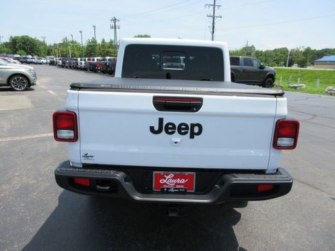 Used 2024 Jeep Gladiator Sport AWD/4WD image 6