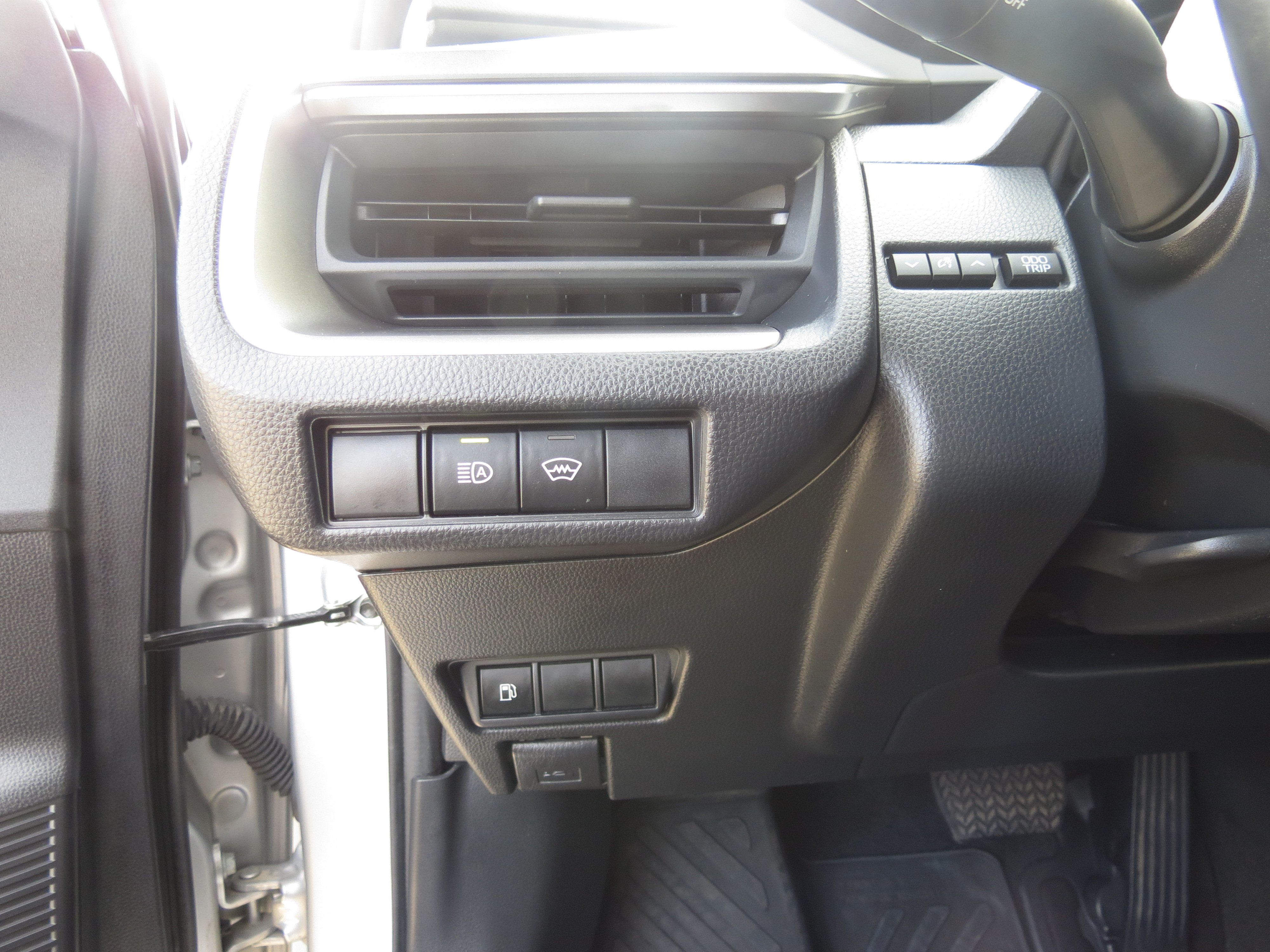 Used 2023 Toyota Prius LE FWD image 11