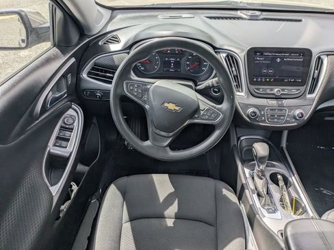 Used 2025 Chevrolet Malibu LT FWD image 16