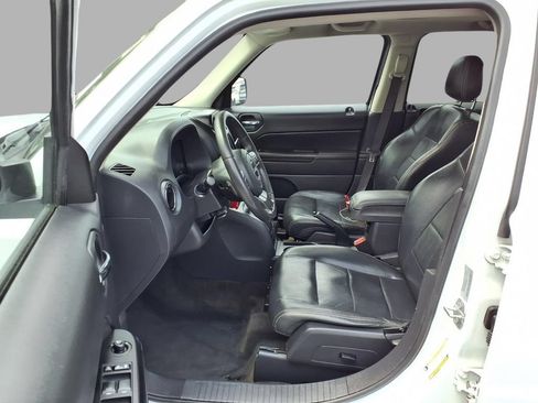 Used 2017 Jeep Patriot High Altitude FWD image 19