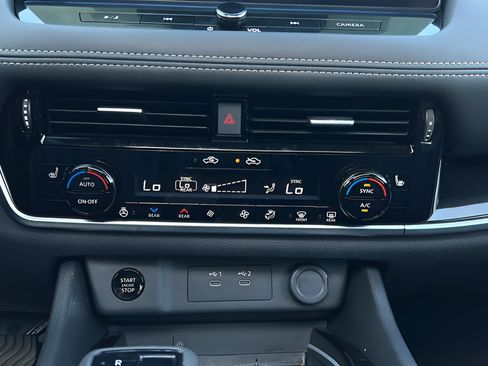 Used 2024 Nissan Rogue SL w/ SL Premium Package FWD image 19