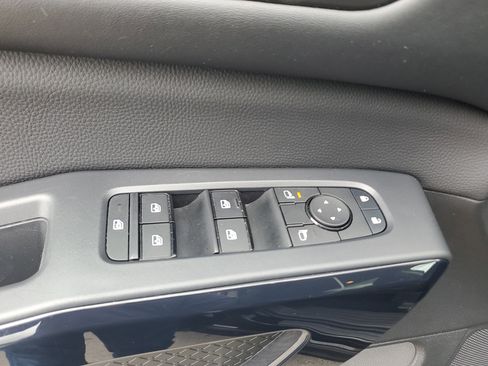 Certified 2025 Nissan Pathfinder SV w/ Black Appearance Package FWD image 28