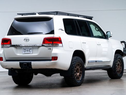Used 2018 Toyota Land Cruiser AWD/4WD image 7