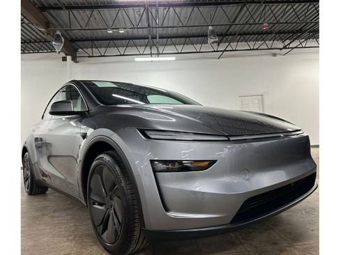 Used 2026 Tesla Model Y Long Range image 8