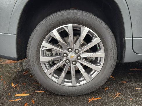 Used 2023 Chevrolet Traverse Premier image 35