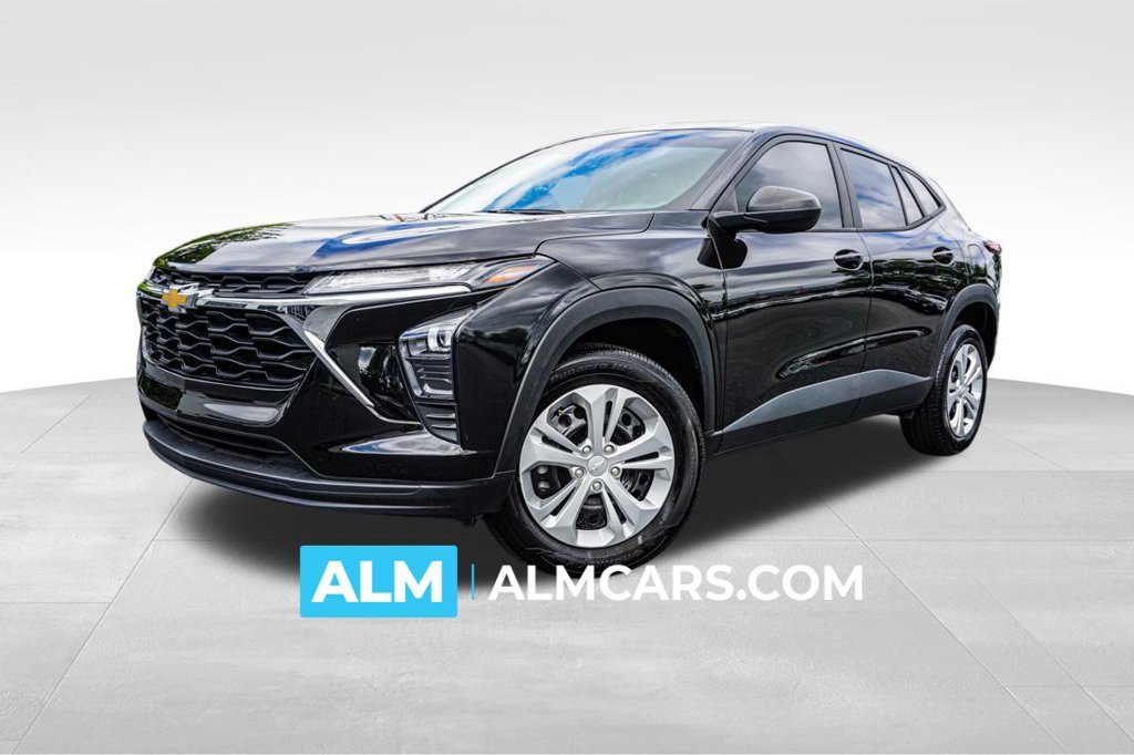 Used 2025 Chevrolet Trax LS FWD image 1